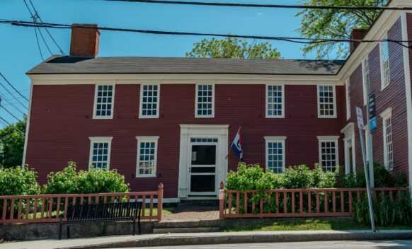 A photo of the front of Gilman-Garrison House.